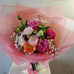 Load image into Gallery viewer, Bonbon - posy in vase