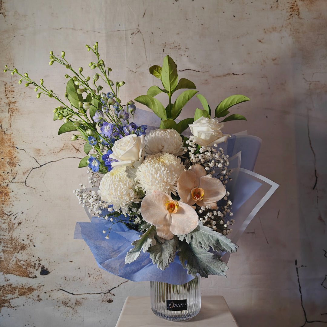 "Prestige" flower arrangement in vase