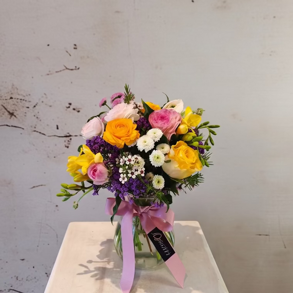 Sunny Smile - posy in vase