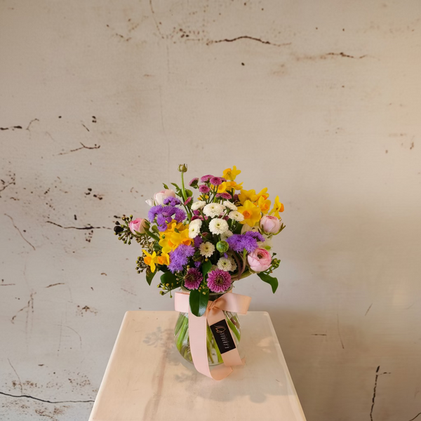 Sunny Smile - posy in vase