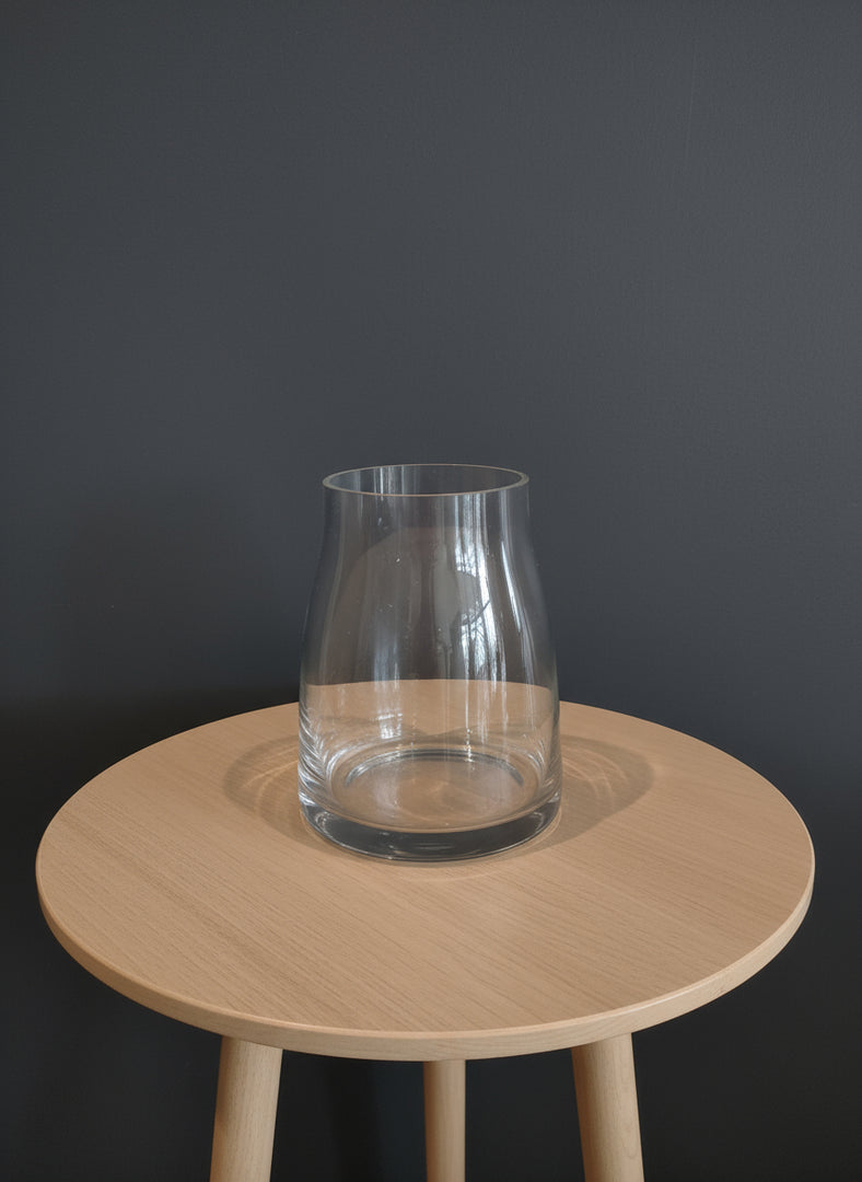 Physique clear glass vase