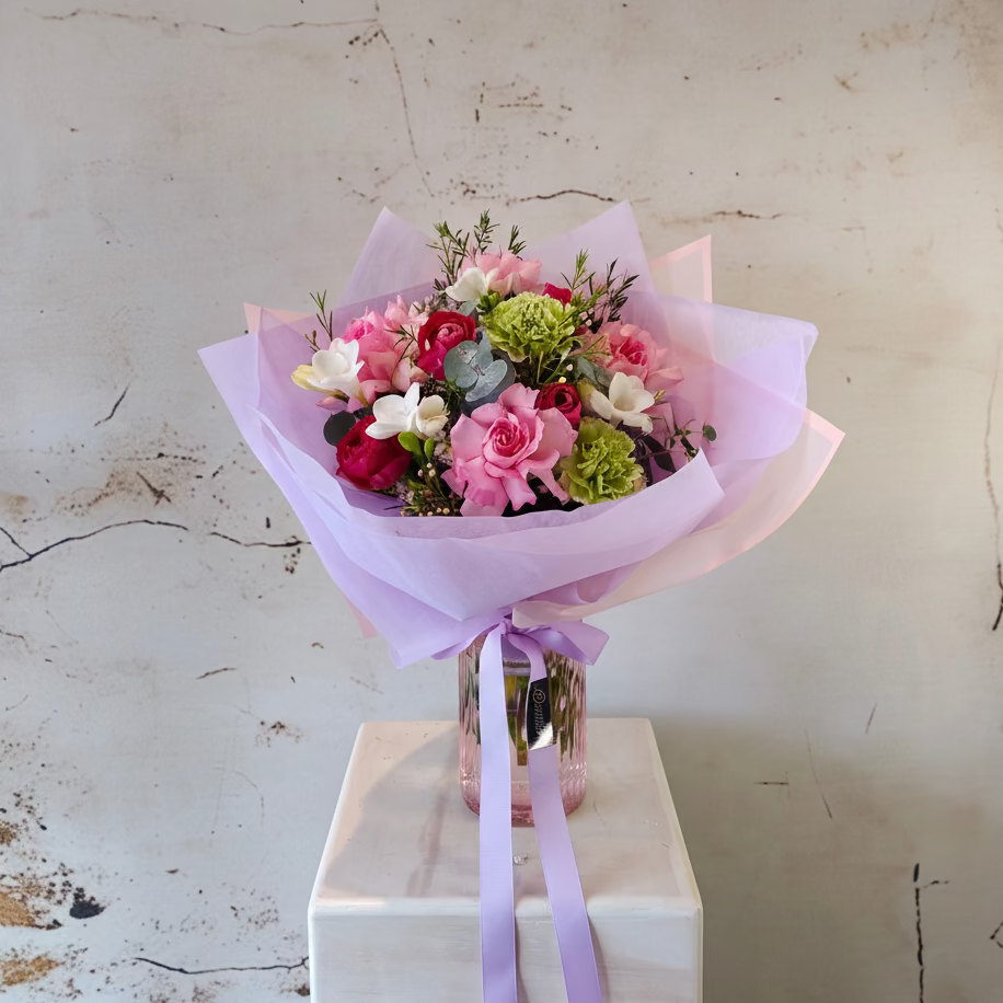 Gentle Gesture - Bouquet in vase