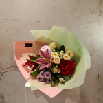 Load image into Gallery viewer, Trust the Florist - seasonal Bouquet