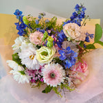 Load image into Gallery viewer, Trust the Florist - seasonal Bouquet
