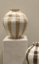 Load image into Gallery viewer, Oreio Vase - Sand
