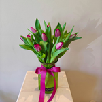 Load image into Gallery viewer, Crispy fresh Tulips in vase