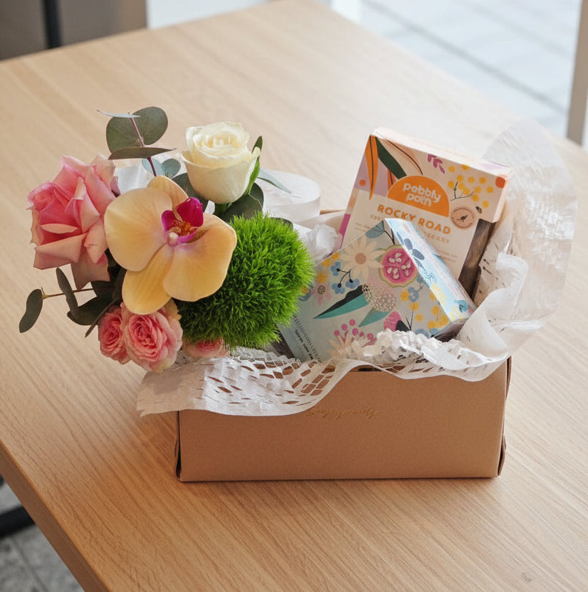 "Amari" Gift basket in a leather box