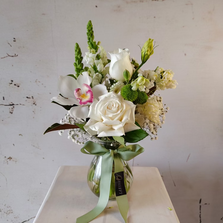 White Marshmallow - posy in vase