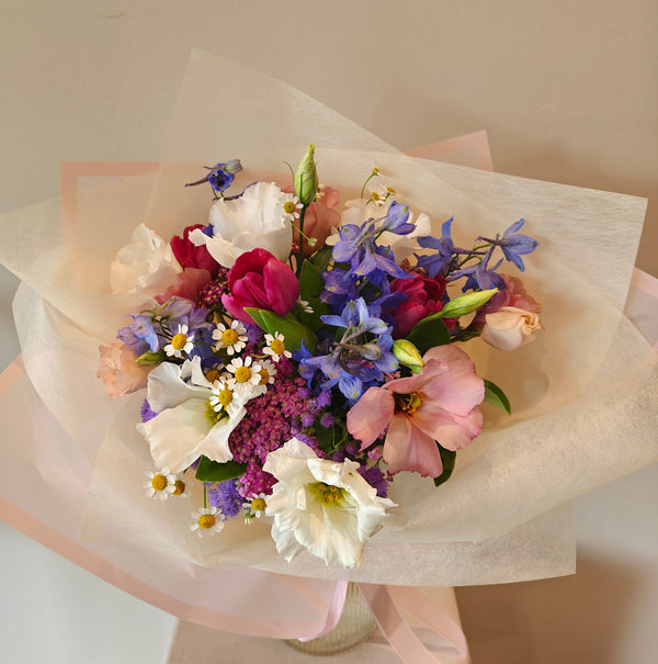 "Bee Heaven" posy in vase